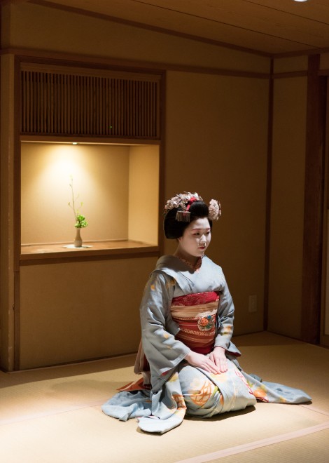 Watch a teahouse ceremony accompanied by a Michelin-starred bento box