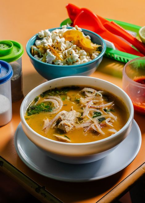 A hearty bowl of encebollado with tender tuna and yuca.