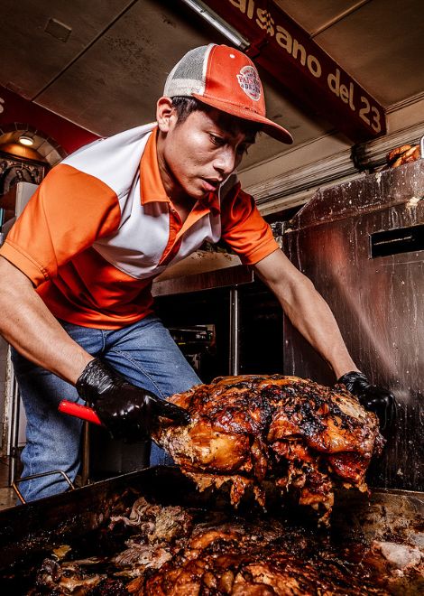 Whole roasted Mexican lechón