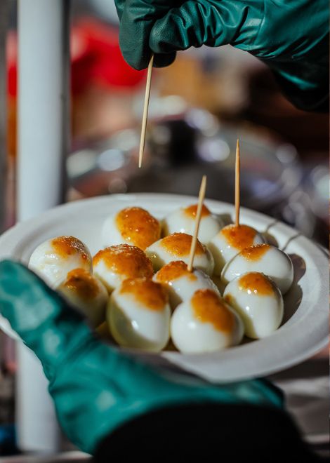 Delicate huevos de codorniz with fragrant ají de huacatay.
