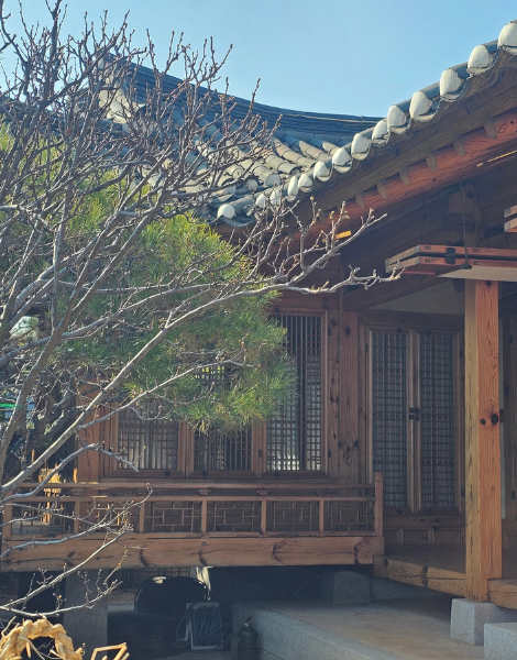 Visit a traditional Hanok tea house in Ikseon-dong village