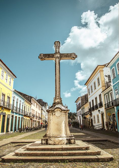 Explore the old town of Salvador
