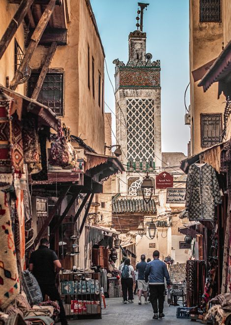 Join our four-hour food tour with more than 15+ tastings