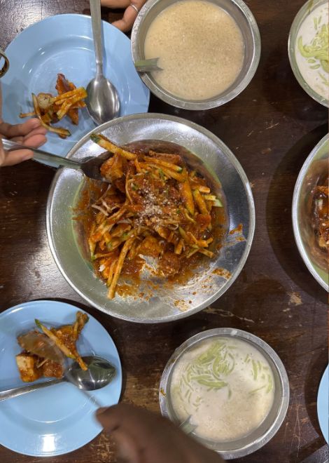 A vibrant rojak bursting with sweet, sour and spicy flavours.