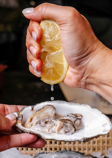 Fresh Atlantic oysters with a squeeze of lemon