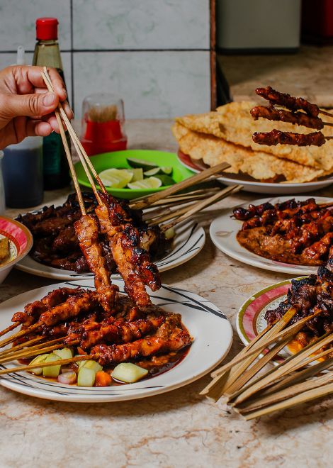 A smoky feast of charcoal-grilled goat and chicken sate.