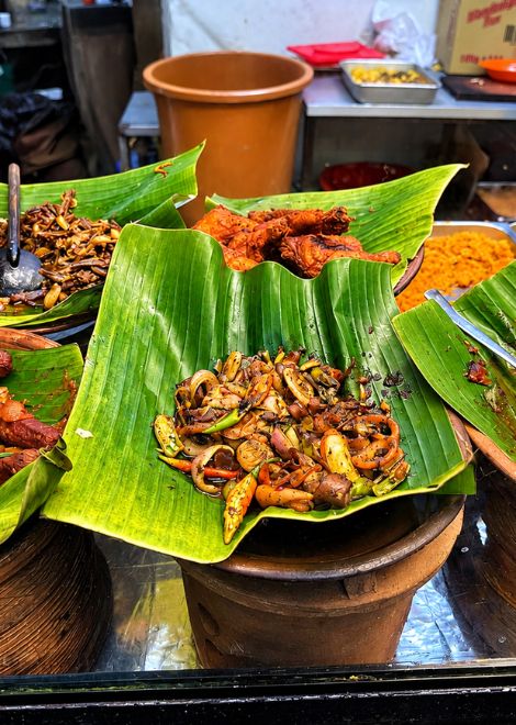Rich, aromatic curries bursting with Sri Lankan spices.