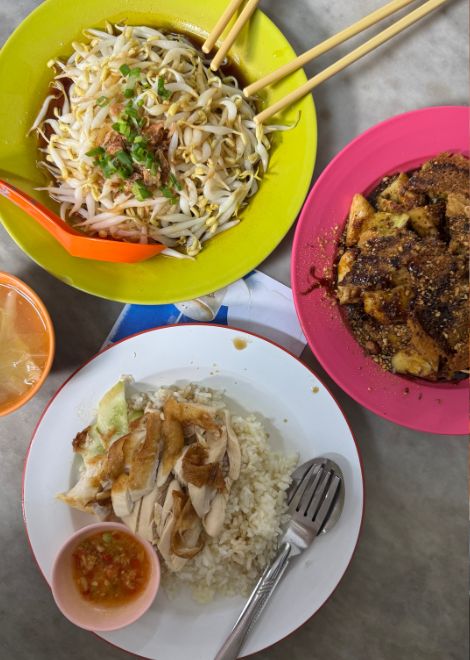 Tender Hainanese chicken served with crisp Ipoh beansprouts and aromatic oil rice.