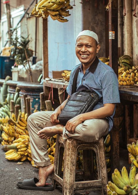 Explore the backstreets of Glodok. 