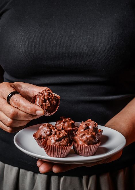 End on a sweet note with a rich chocolate truffle flavoured with pisco and almonds.