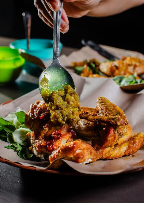 Tender fried chicken with a fiery kick of Indonesian green chillies.