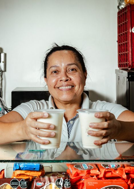 Cool, creamy avena caleña, Colombia's beloved oat-based drink.