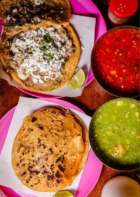 Fried gordita with beef suadero