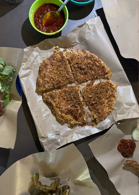 A centuries-old Betawi classic: freshly made kerak telor.