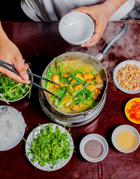 A recipe born in Hanoi - cha ca va long - Vietnamese turmeric fish with dill