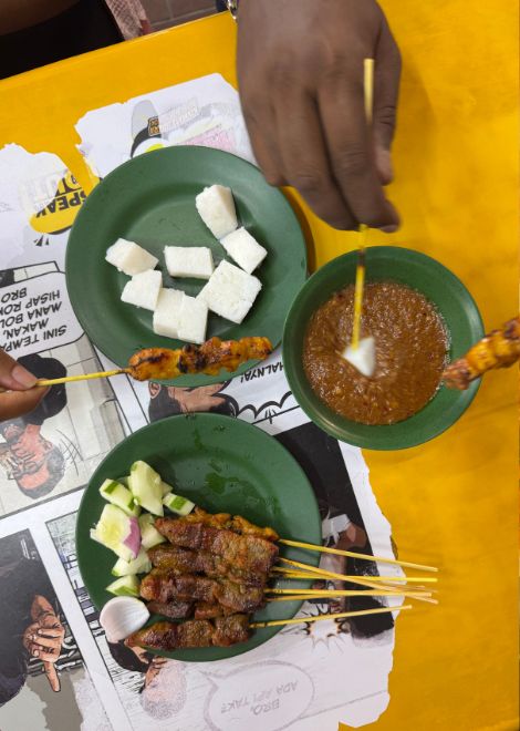 Smoky charcoal-grilled satay smothered in rich peanut sauce.