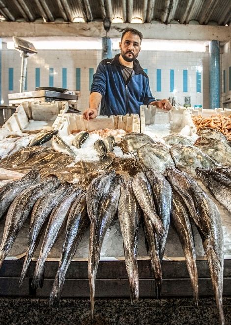 Vendors inside the Marché Central de Poisson