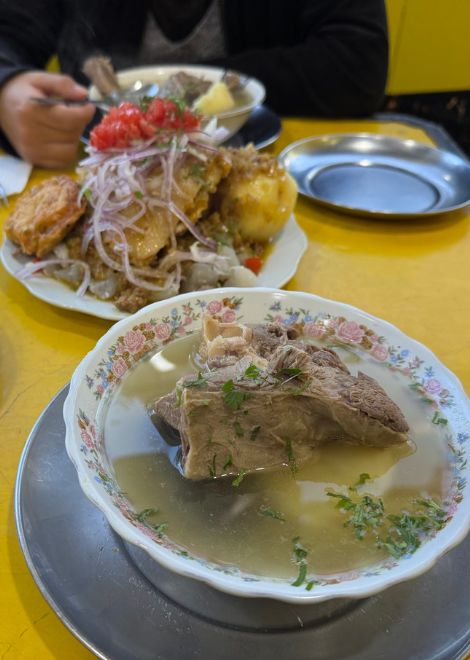 Iconic Andean dishes like saijta de pollo and caldo de cordero