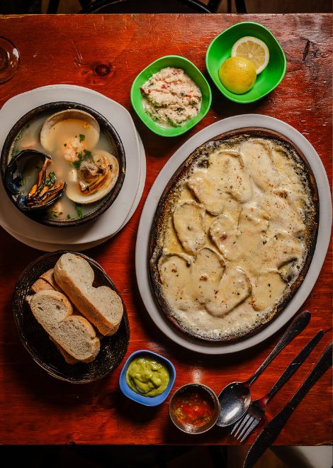 Discover the flavours of Santiago through 12+ tastings on our four-hour food tour