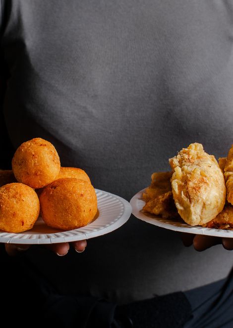 Crunch into freshly fried combro and cireng, two beloved West Javanese street snacks.