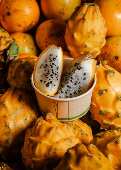 Explore the vibrant fruit stalls of Mercado de Wanchaq