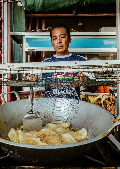 The irresistible sizzle of pempek frying in hot oil.