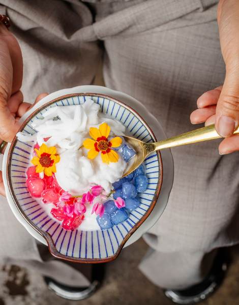 Traditional Thai dessert served with style