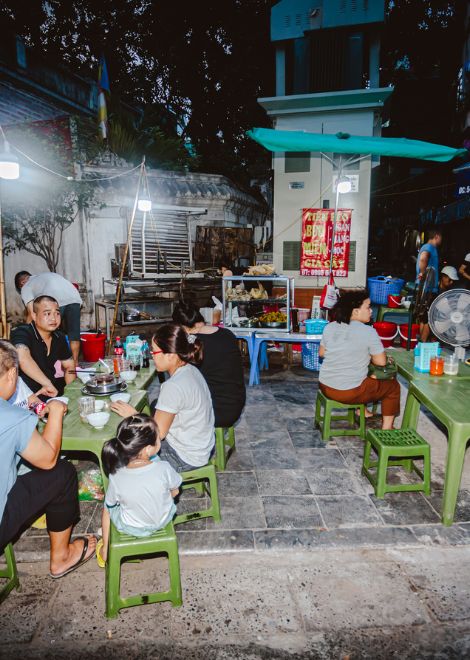 Night time's the right time for eating in Hanoi