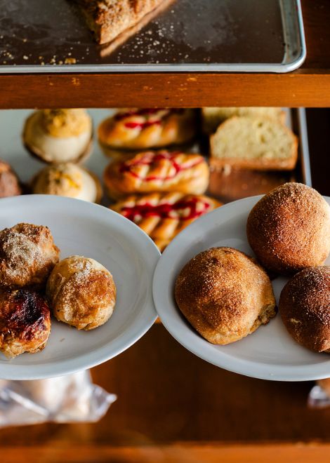 Yucatán bolitas de queso and tuti de daisy cheese bread