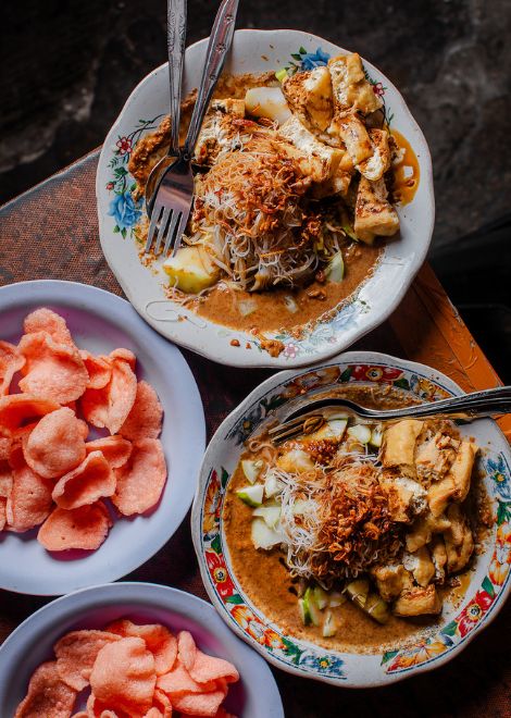 Taste your way through Jakarta's Chinatown on our Glodok Stories tour with 13+ tastings.