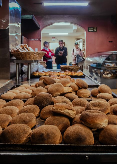 Discover the aromas of a traditional Cuencan bakery.
