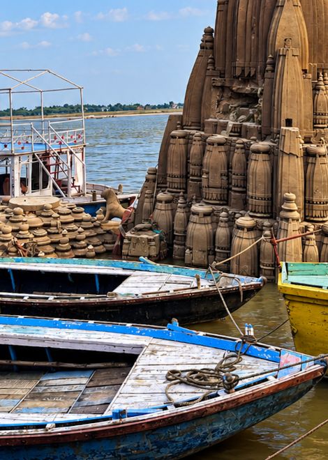The leaning Ratneshwar Temple, half sunk into the sacred Ganges.