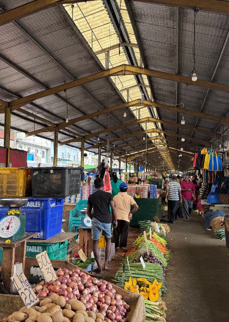 Plunge into the colour and chaos of Pettah Market.