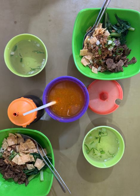 Springy mie ayam bakso with chicken, mushrooms and juicy meatballs.