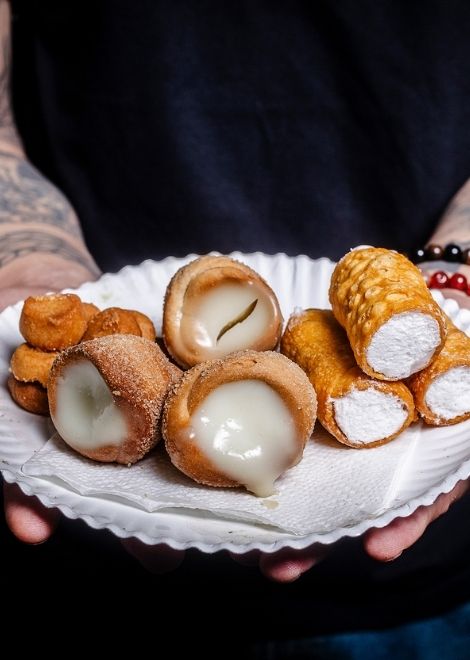 Finish on a sweet note with barquillo, gaznate and menguanito