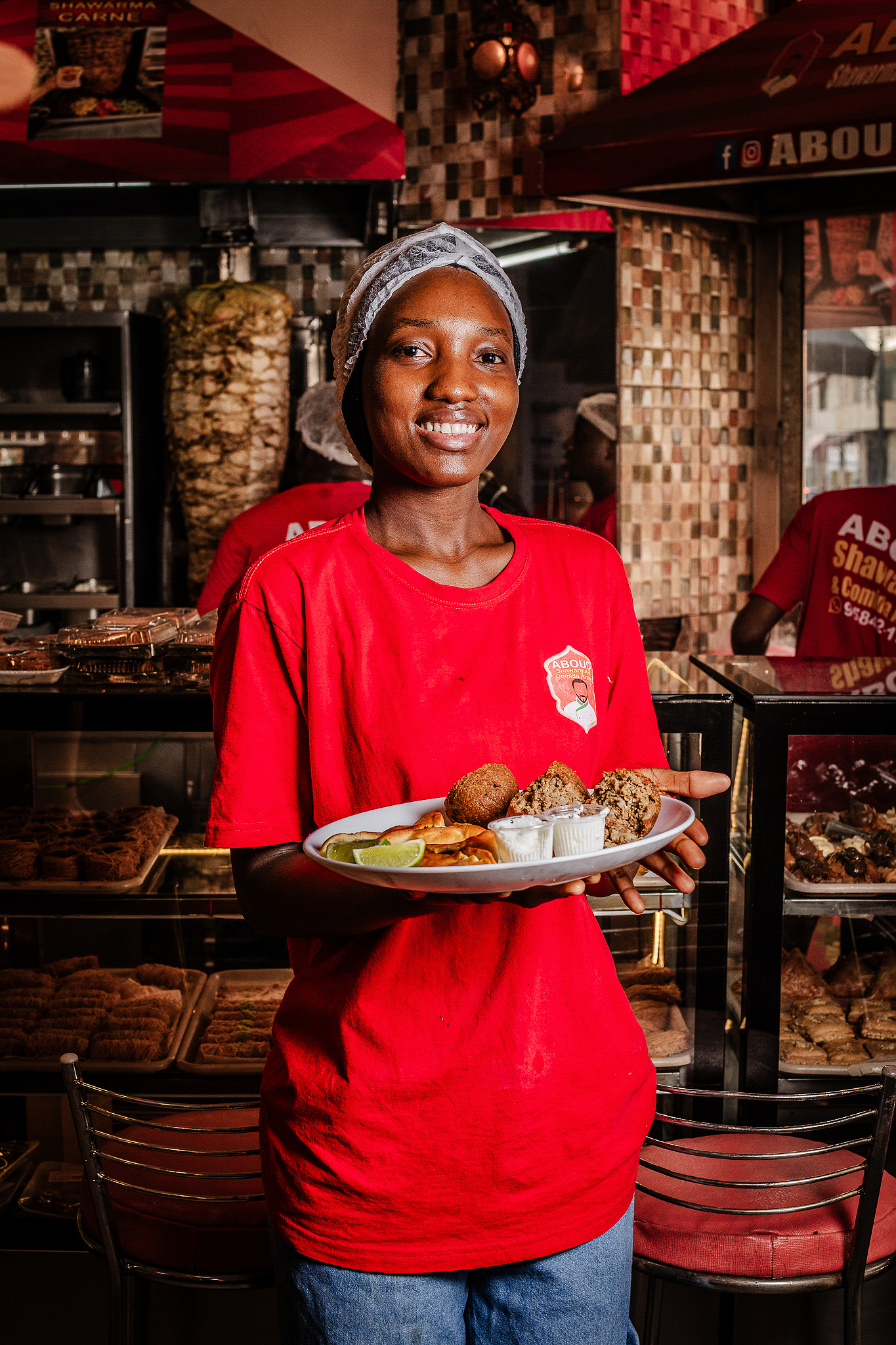 Visit  6-7 food stops across Liberdade and República