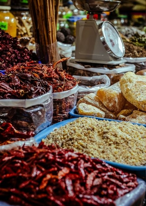 Aromatic spices, fiery chillies and rich Guatemalan cacao.