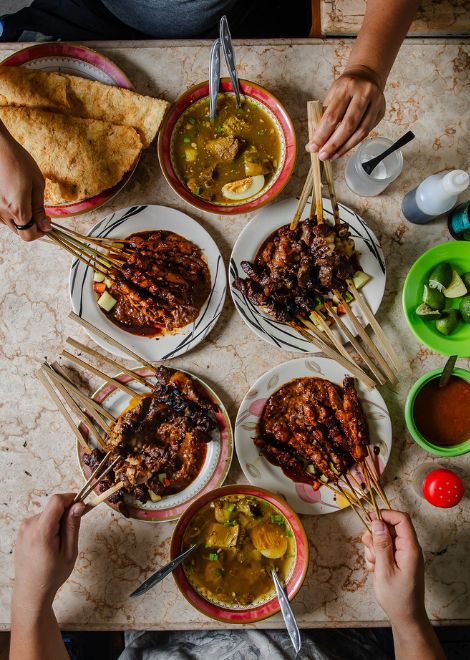 Feast your way through Jakarta's bustling streets with 15+ local tastings.