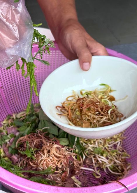 Watch Phnom Penh's street-food vendors at work.