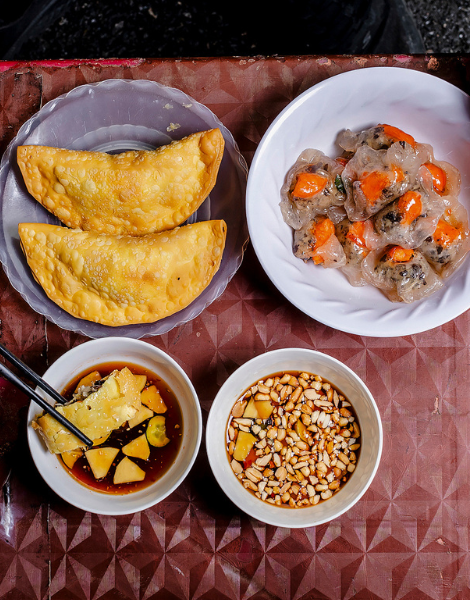 Translucent tapioca dumplings and hand-made pillow cakes