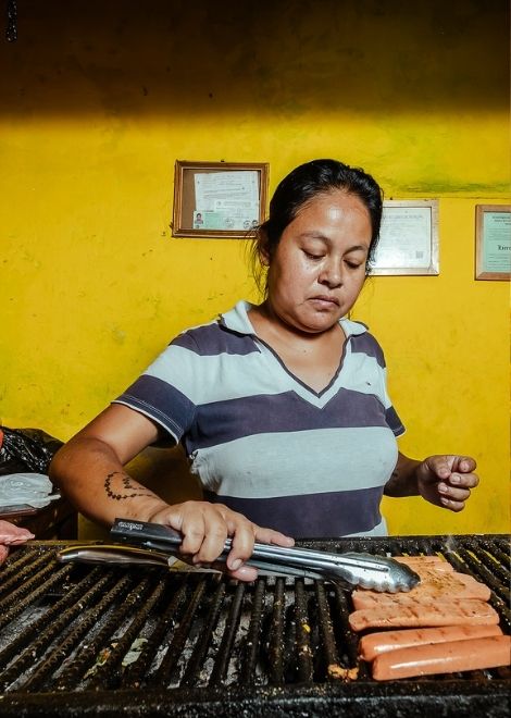 Shuco de salchicha, Guatemala's gloriously messy take on the hot dog.