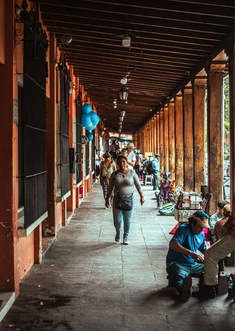 Wander the colourful streets of historic Antigua.