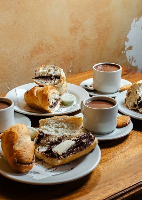 Warm pan con frijol y queso with rich chocolate caliente artesanal.