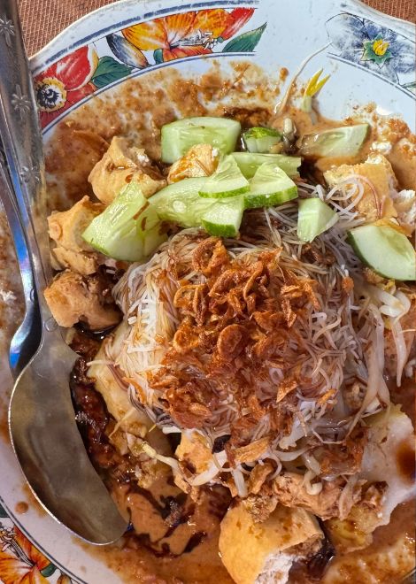 Crisp beansprouts, tofu and peanut sauce in traditional toge Bogor.