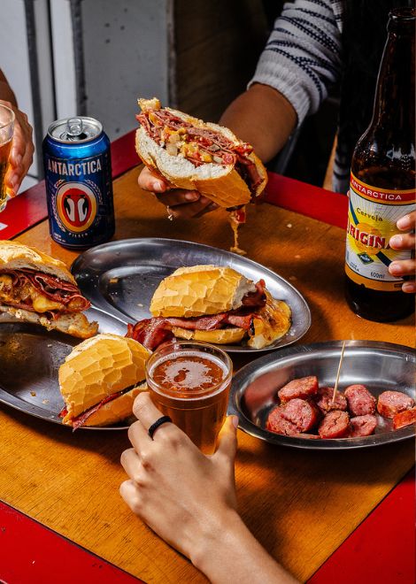 Mortadela com queijo sandwich, a São Paulo classic