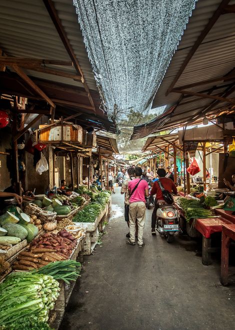 Explore the ingredients, markets and rich history of Glodok.