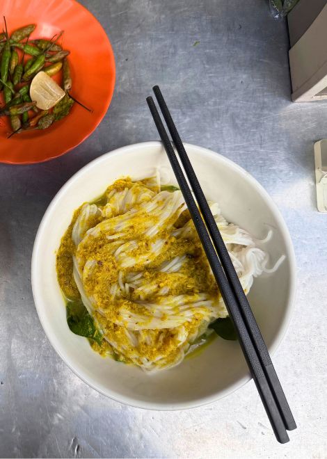 Start with a bowl of num banh chok samlor Khmer