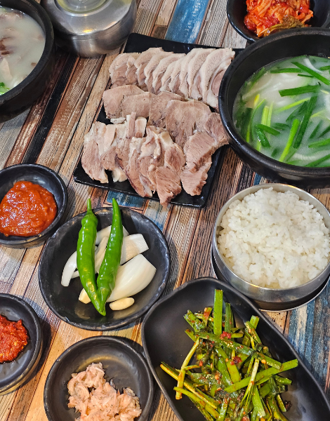 Dwaeji gukbap, a bone-deep pork rice broth