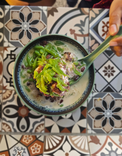 Cendol topped with gula melaka