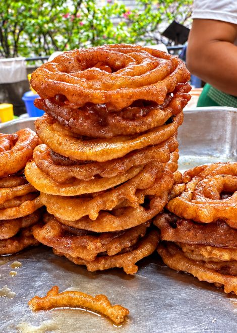 A tempting stack of sticky, treacle-soaked unduwel.